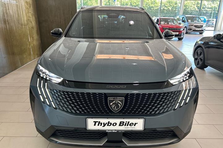 Blå Peugeot e-5008 fra 2025