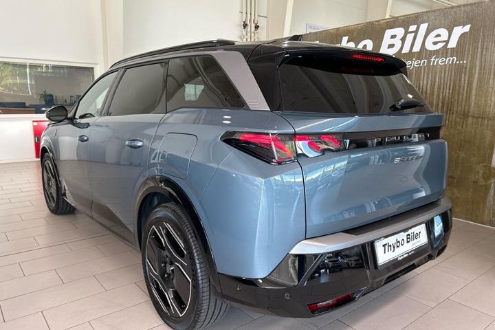 Blå Peugeot e-5008 fra 2025