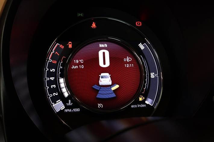 Grå Fiat 500 fra 2021