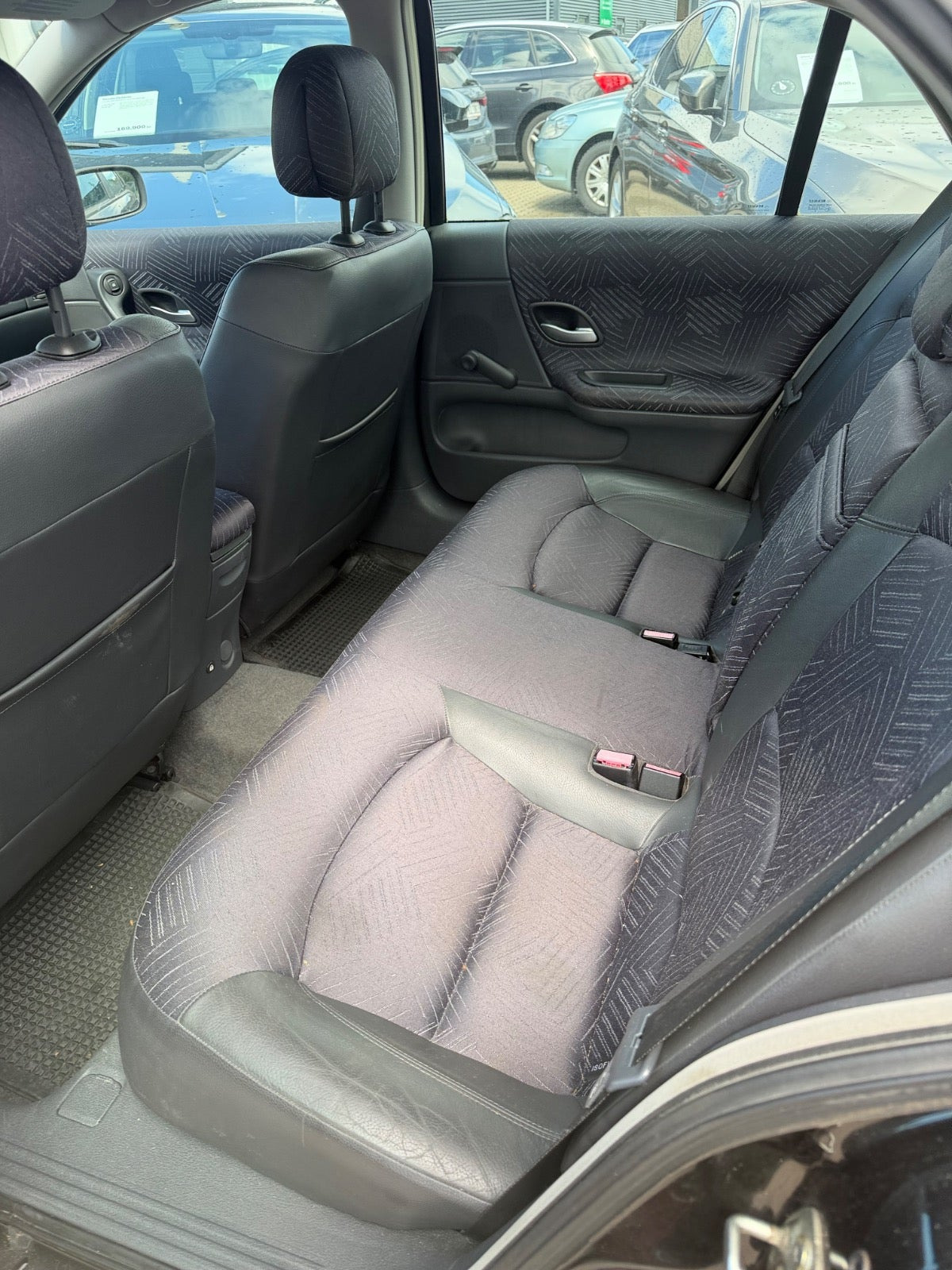 Sort Renault Laguna II fra 2005 set indefra