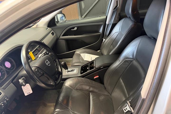Sølv Volvo V70 fra 2011