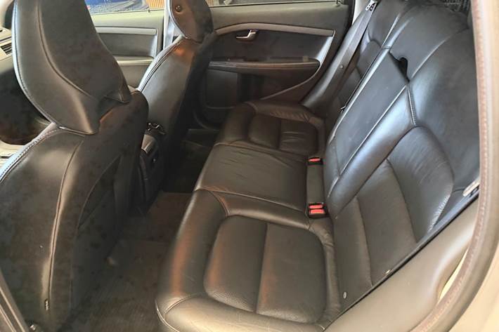 Sølv Volvo V70 fra 2011