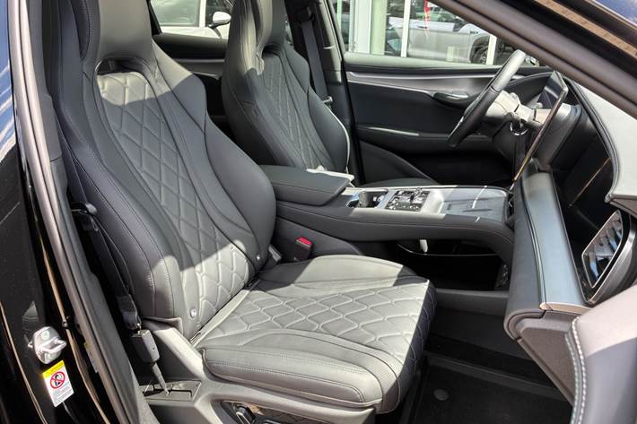 Sort BYD Sealion 7 fra 2024