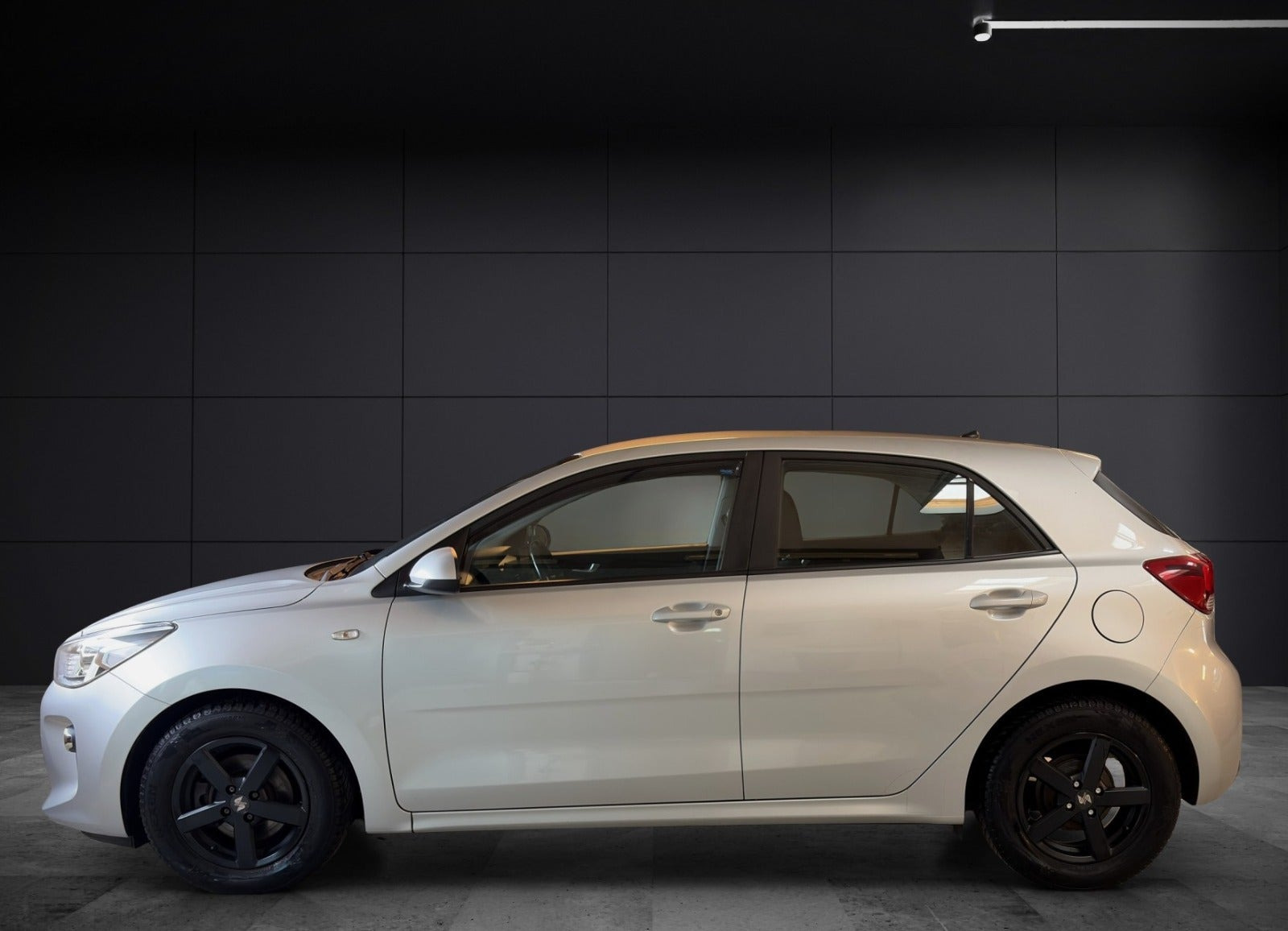 Sølv Kia Rio fra 2017