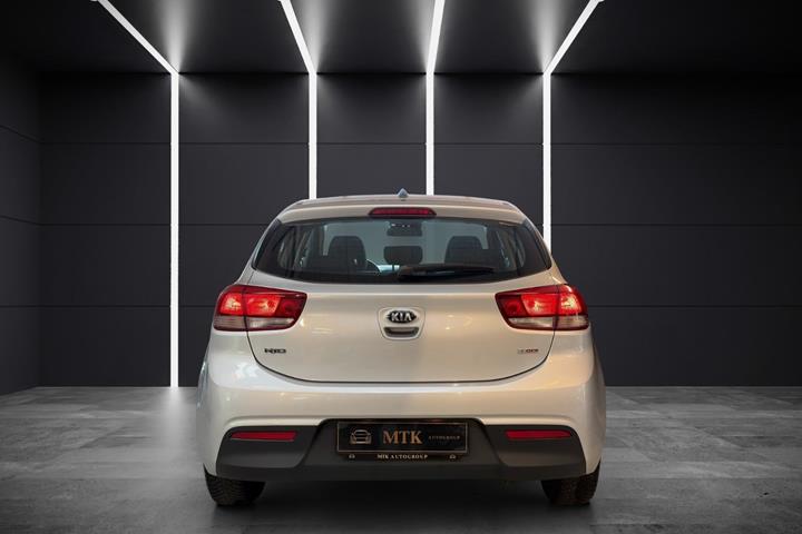 Sølv Kia Rio fra 2017