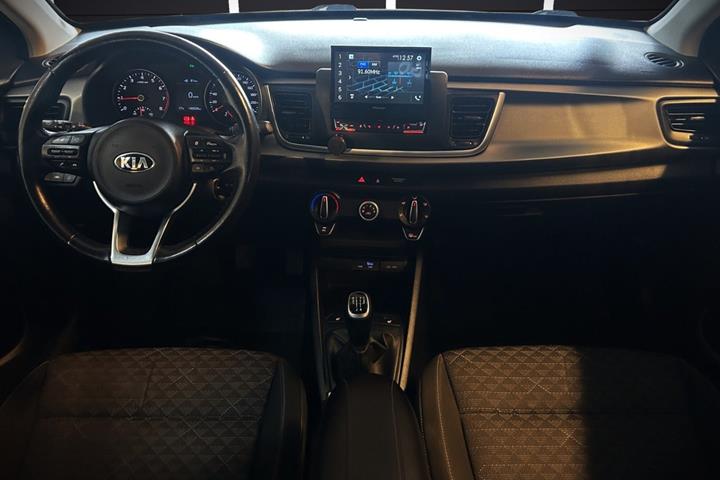 Sølv Kia Rio fra 2017