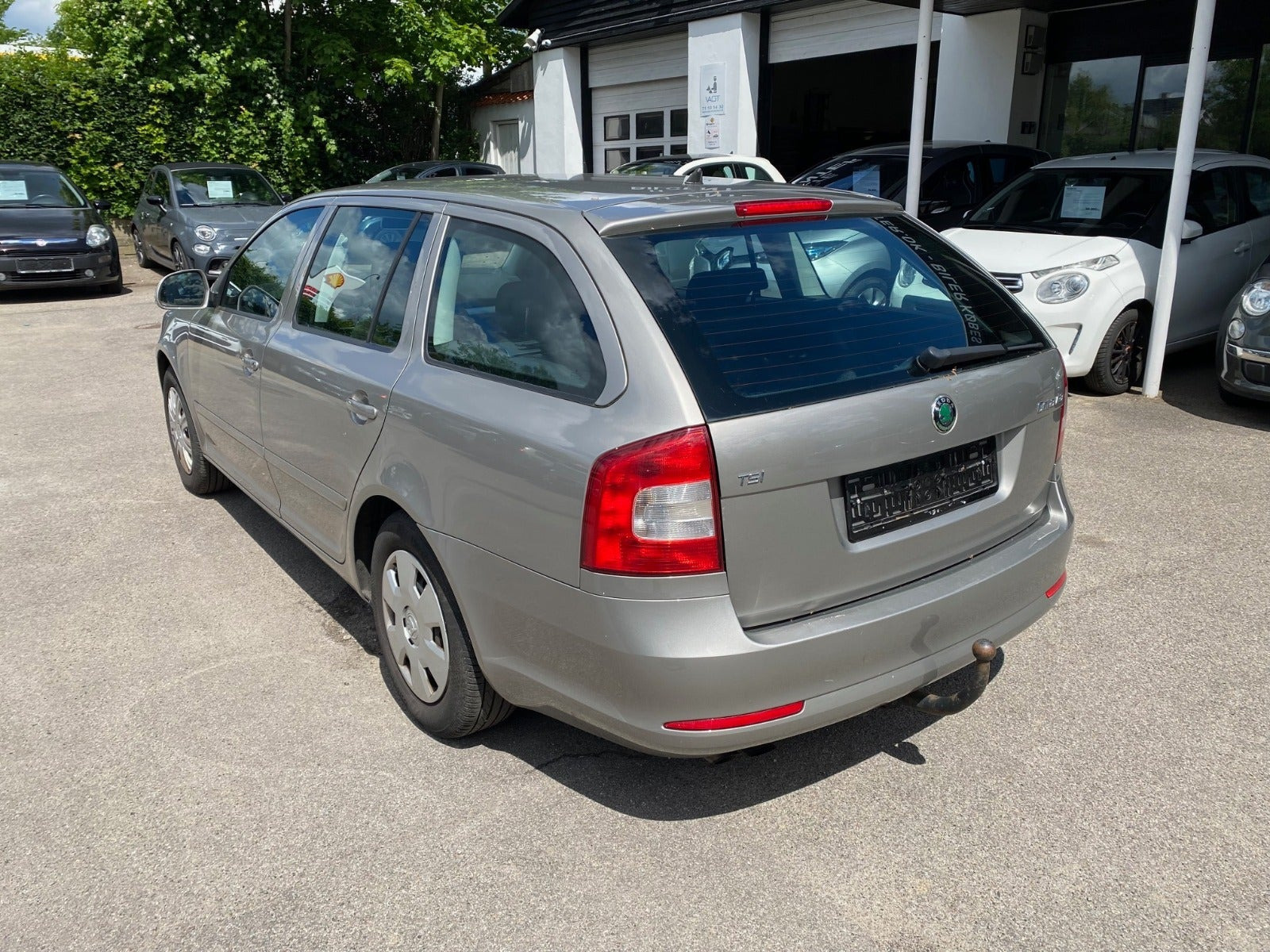 Orange Skoda Octavia fra 2009