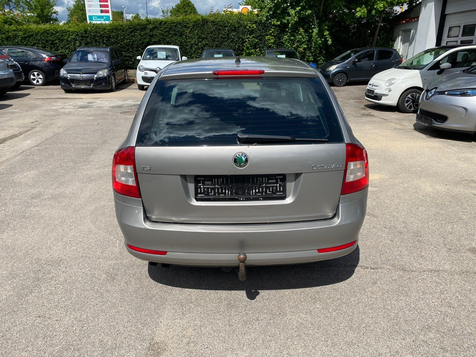 Orange Skoda Octavia fra 2009