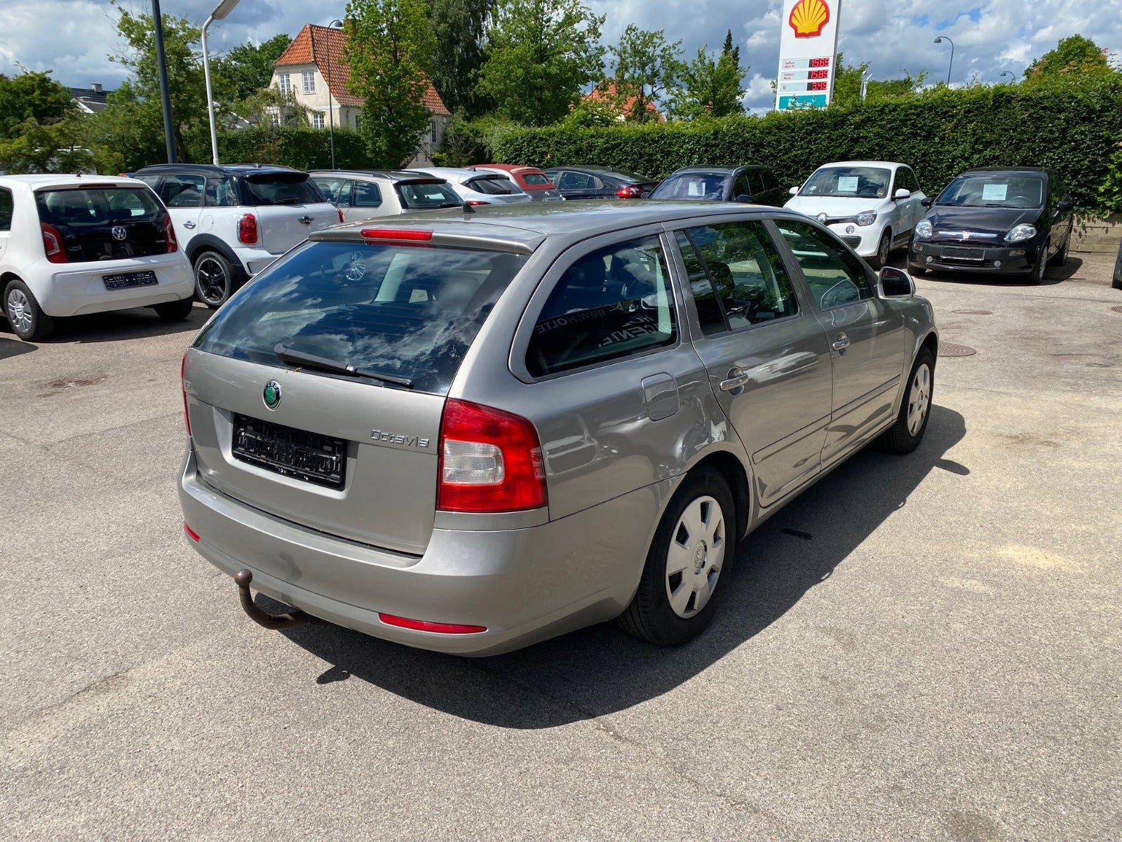 Orange Skoda Octavia fra 2009