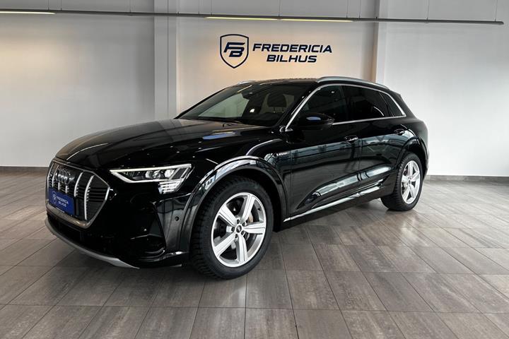Sort Audi e-tron fra 2022 set udefra
