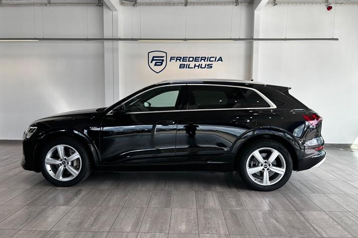 Sort Audi e-tron fra 2022