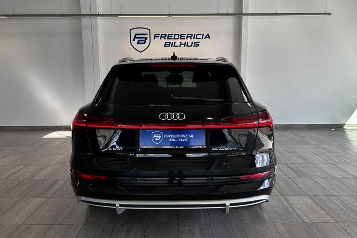 Sort Audi e-tron fra 2022