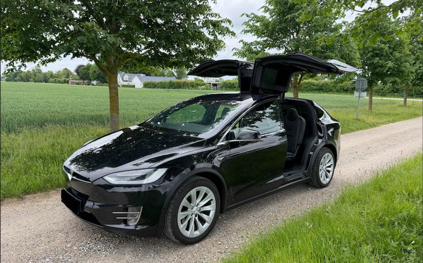 Tesla Model X 100D