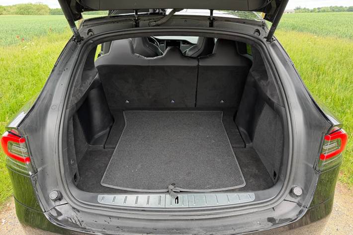 Sort Tesla Model X fra 2018