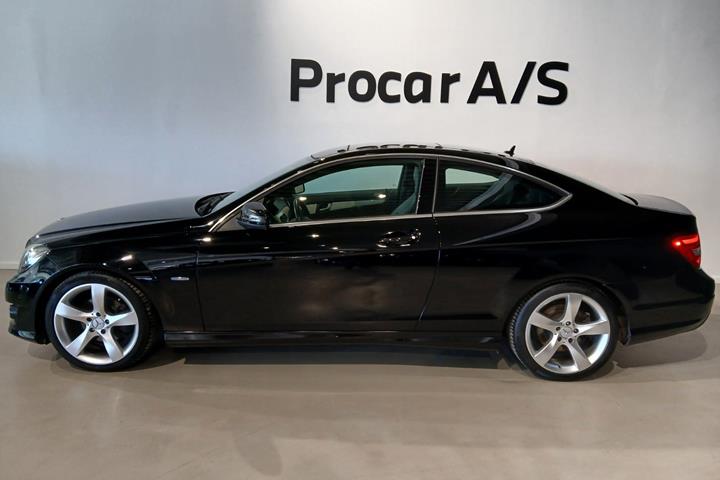 Sort Mercedes C180 fra 2011