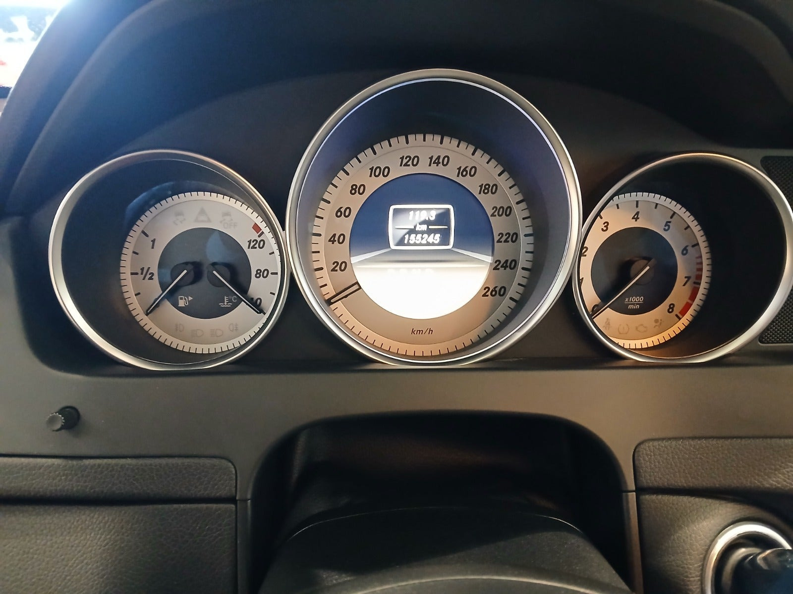 Sort Mercedes C180 fra 2011