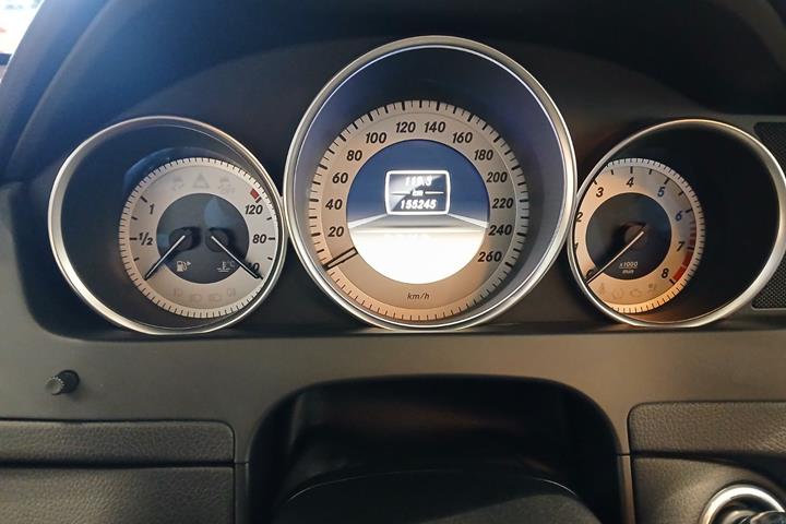 Sort Mercedes C180 fra 2011