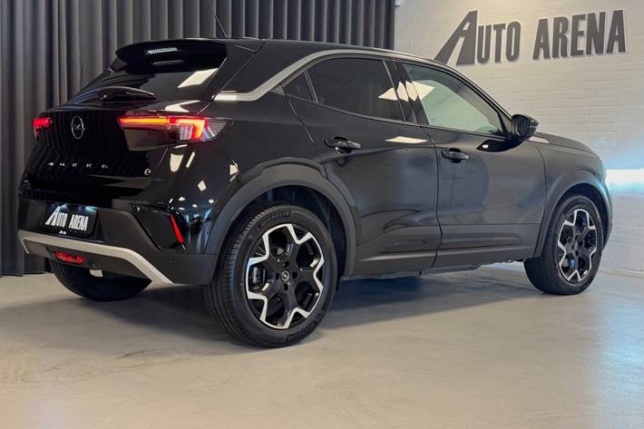 Sort Opel Mokka-e fra 2022
