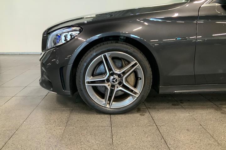 Grå Mercedes C300 de fra 2019