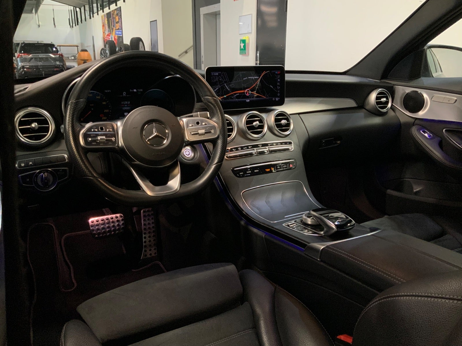 Grå Mercedes C300 de fra 2019