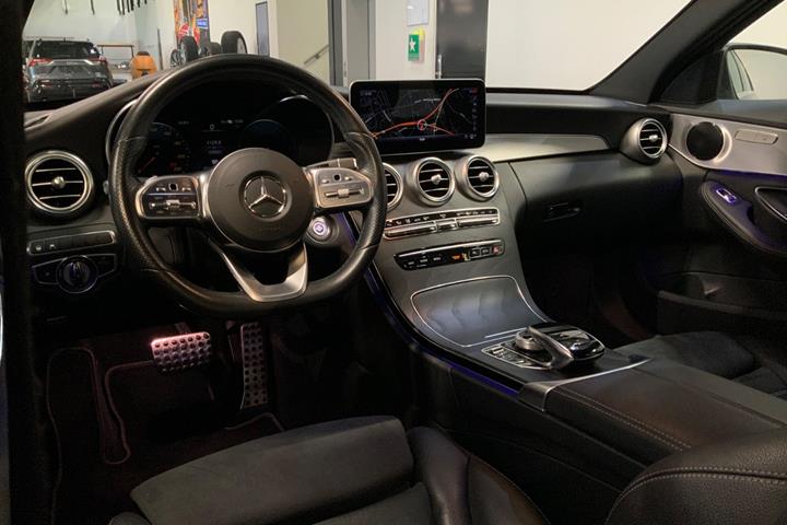Grå Mercedes C300 de fra 2019