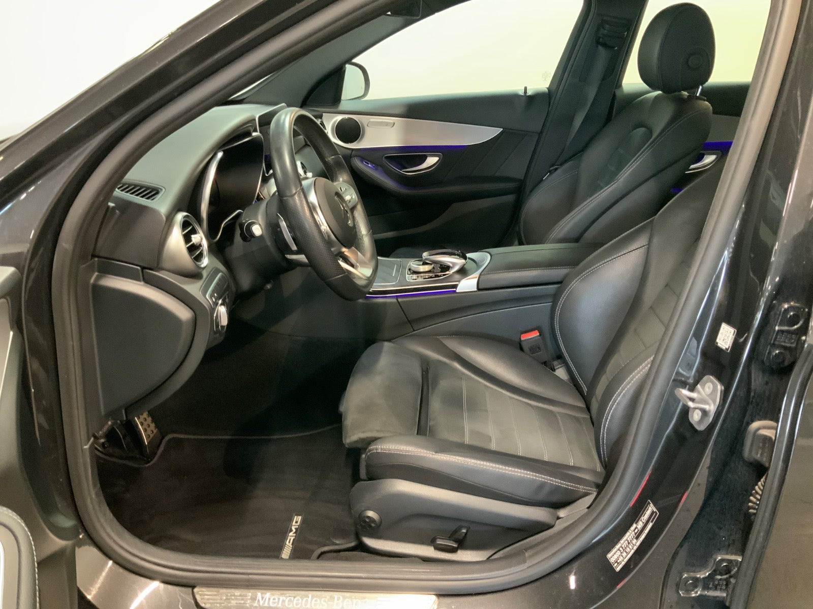 Grå Mercedes C300 de fra 2019