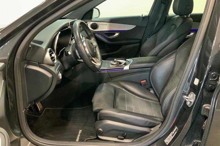 Grå Mercedes C300 de fra 2019