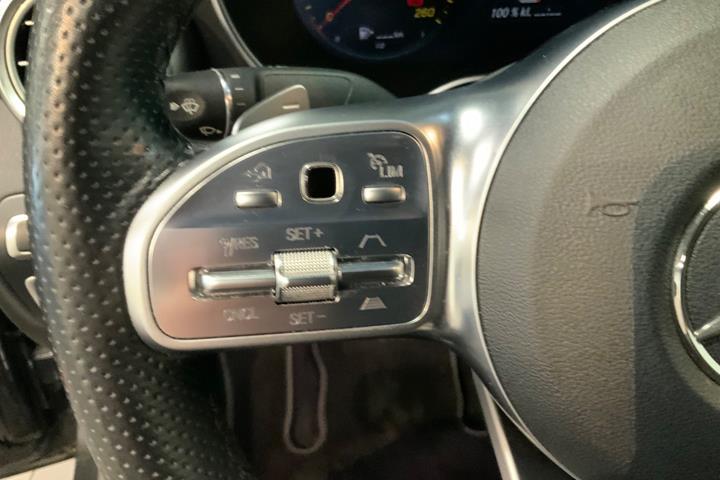 Grå Mercedes C300 de fra 2019
