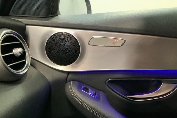 Grå Mercedes C300 de fra 2019