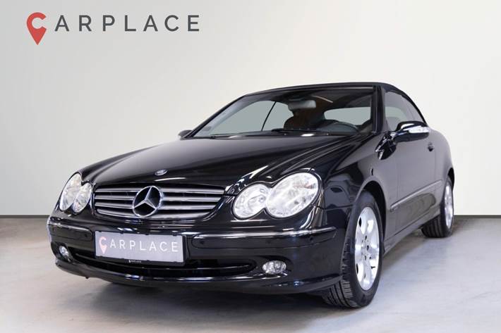 Sort Mercedes CLK240 fra 2003 set udefra