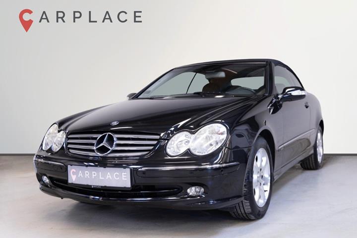Sort Mercedes CLK240 fra 2003 set udefra