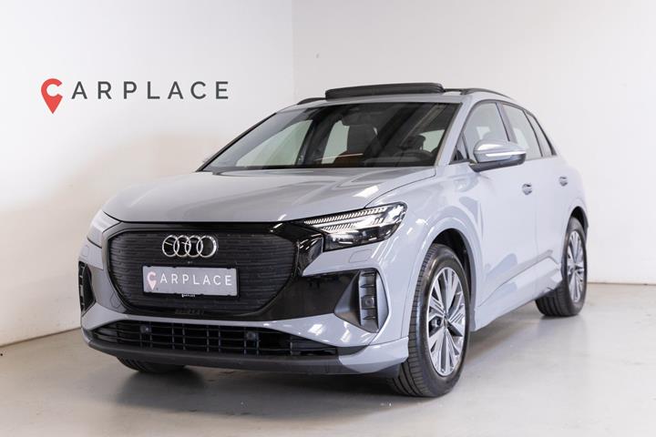 Grå Audi Q4 e-tron fra 2024 set udefra