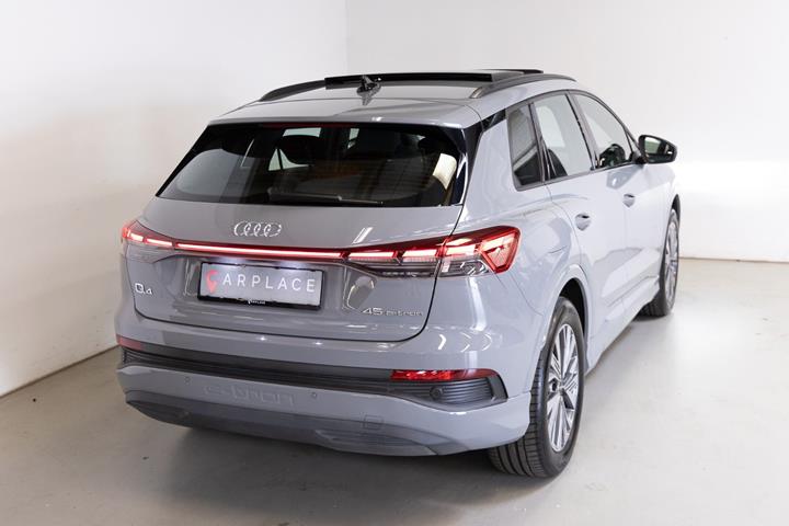 Grå Audi Q4 e-tron fra 2024