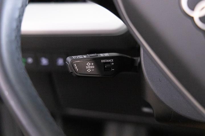 Grå Audi Q4 e-tron fra 2024
