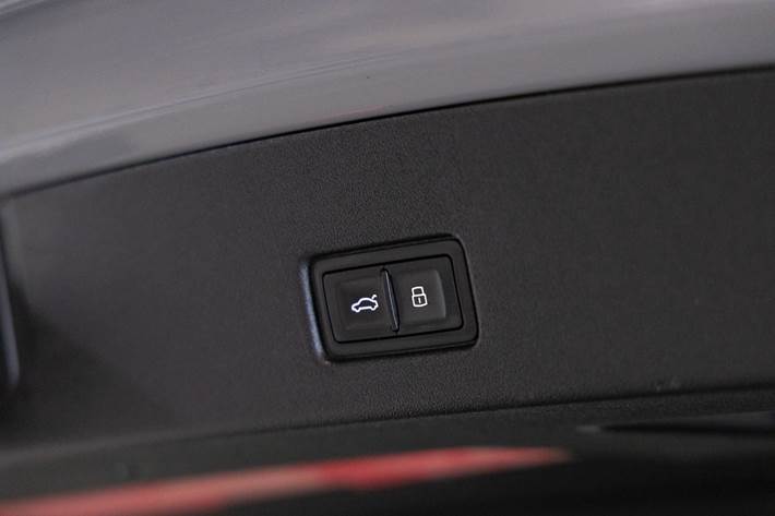 Grå Audi Q4 e-tron fra 2024