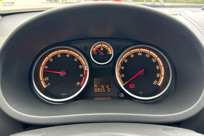 Sort Opel Corsa fra 2015