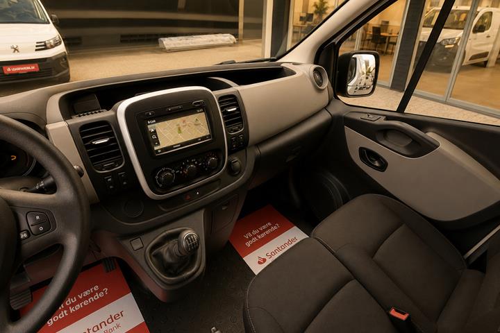 Hvid Renault Trafic T29 fra 2017
