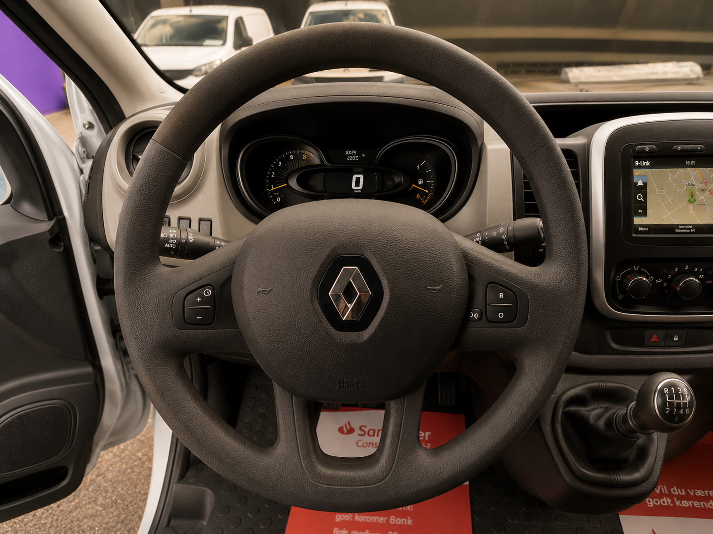 Hvid Renault Trafic T29 fra 2017