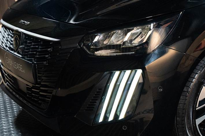 Sort Peugeot 208 fra 2025
