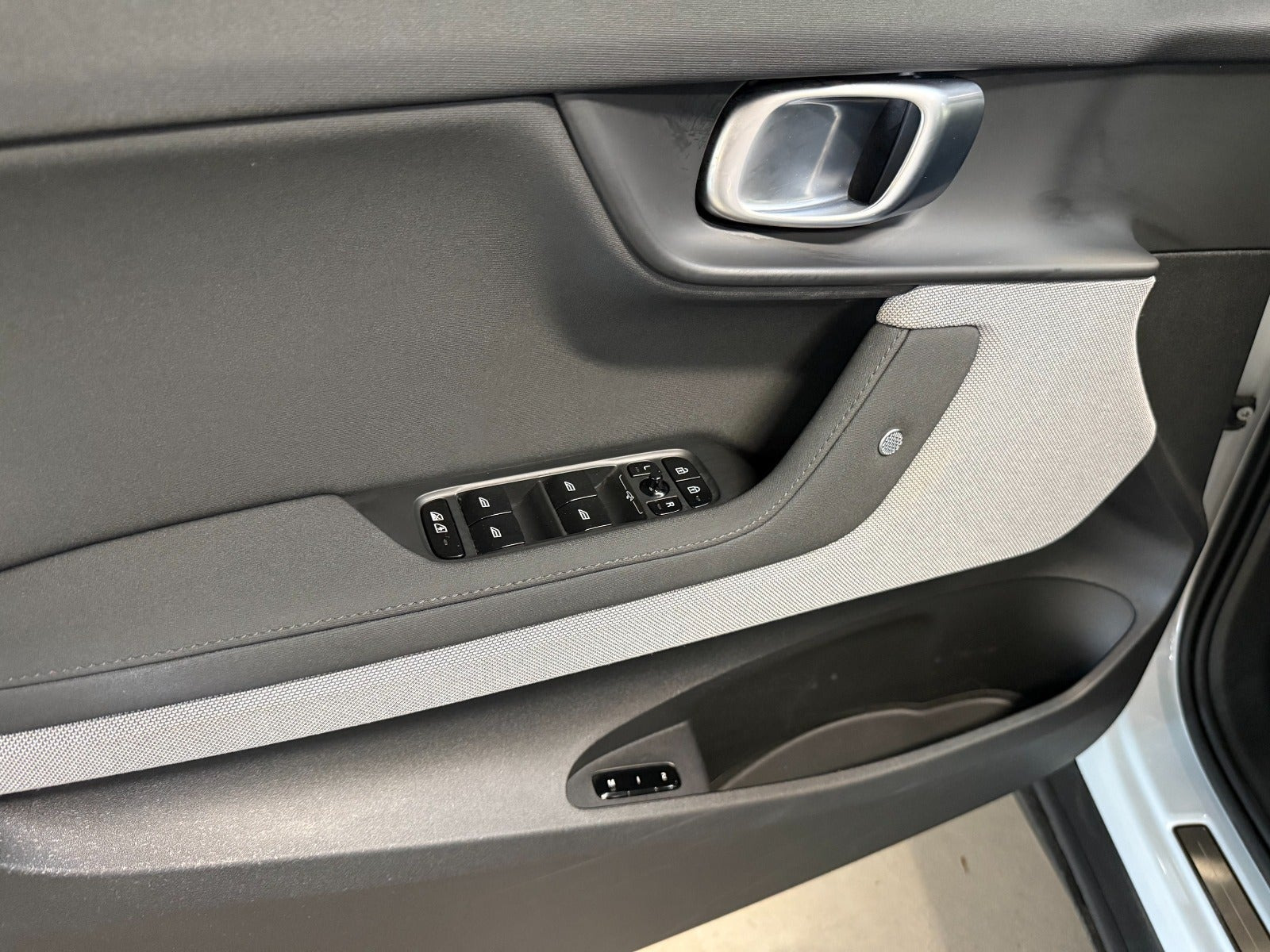 Hvid Polestar 2 fra 2024