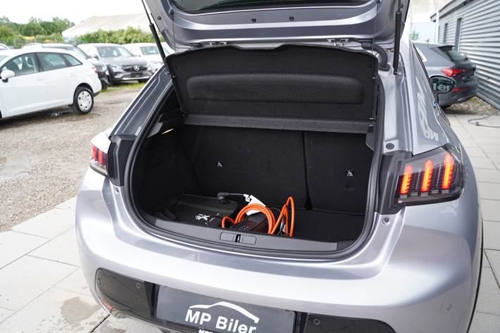 Grå Peugeot e-208 fra 2022