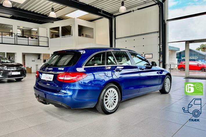 Blå Mercedes C220 d fra 2016