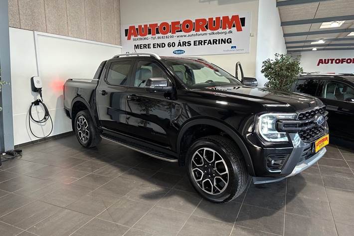 Sort Ford Ranger fra 2024 set udefra