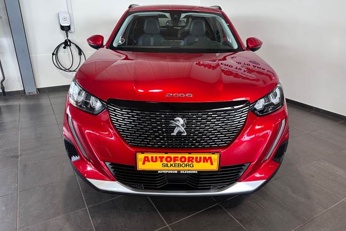 Rød Peugeot 2008 fra 2021