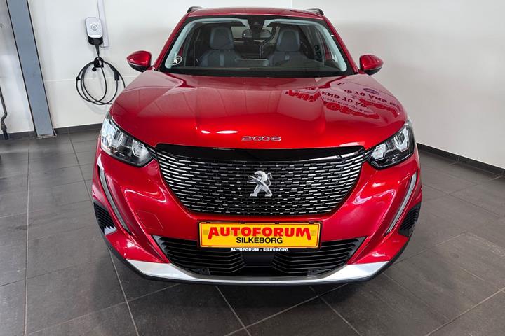 Rød Peugeot 2008 fra 2021