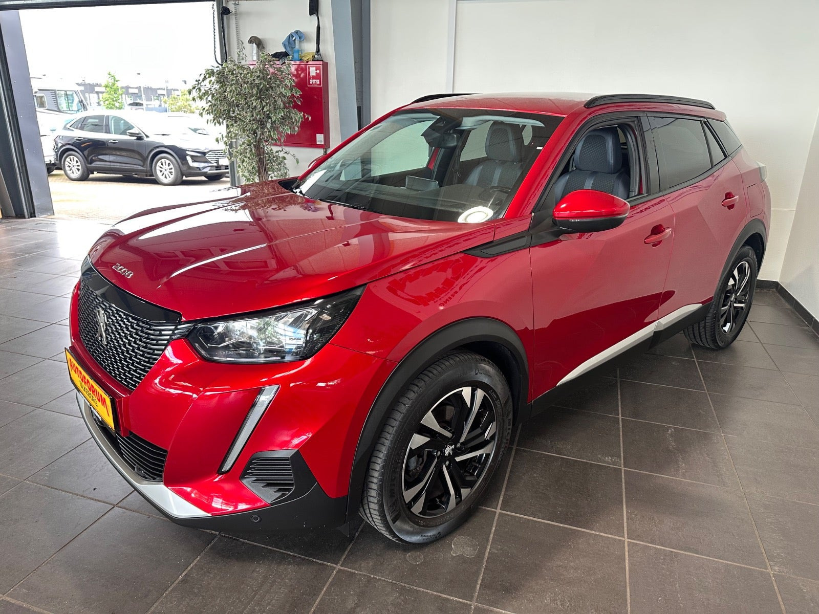 Rød Peugeot 2008 fra 2021