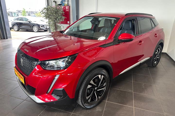Rød Peugeot 2008 fra 2021