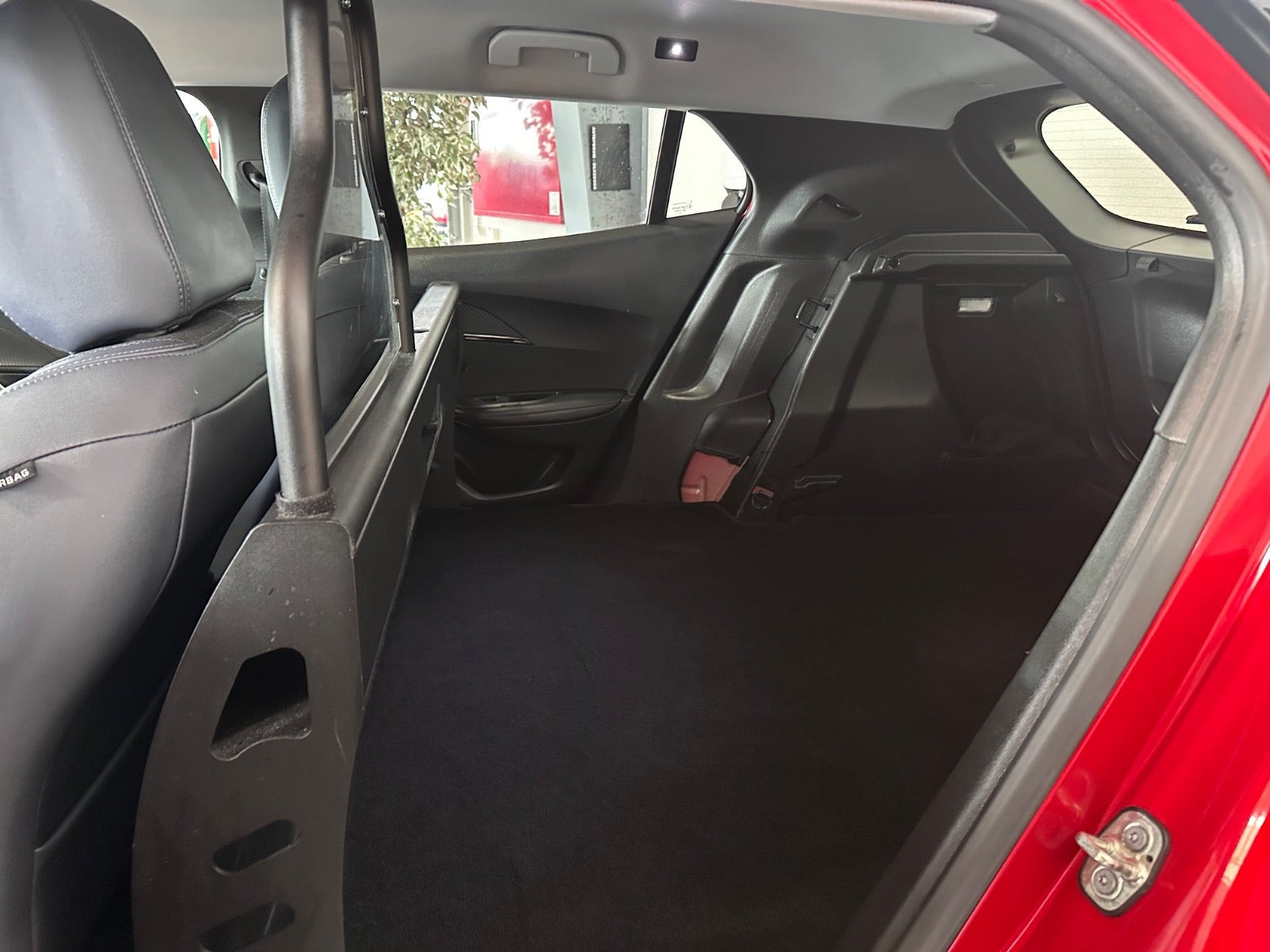 Rød Peugeot 2008 fra 2021
