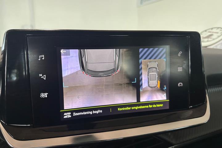 Rød Peugeot 2008 fra 2021