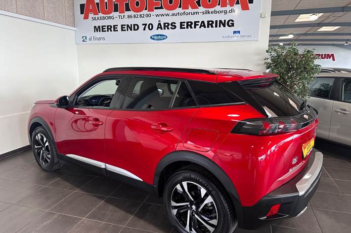 Rød Peugeot 2008 fra 2021